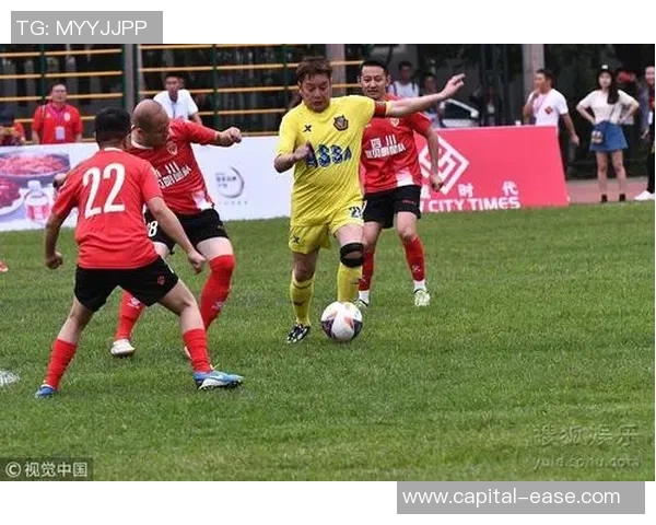 香港足球明星化身歌手献唱精彩视频引发热议与粉丝热情追捧
