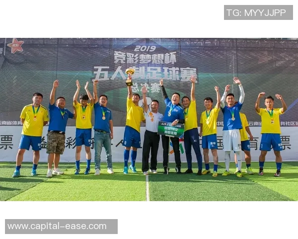 在繁华大街上我化身足球明星尽情展现梦想与激情